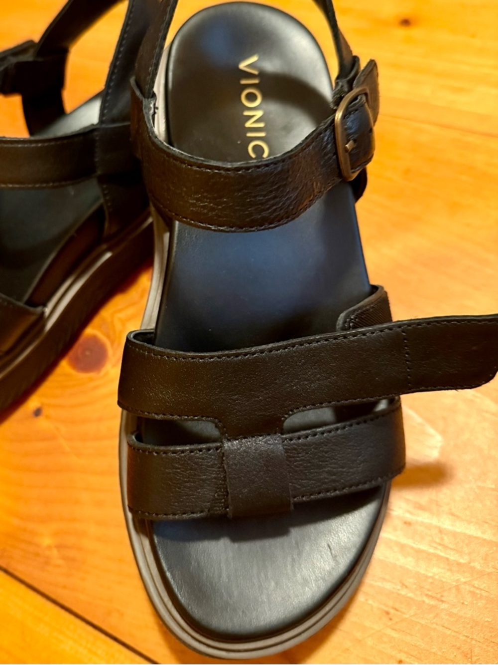 Vionic Black Leather Solana Sandals - Picture 4 of 6